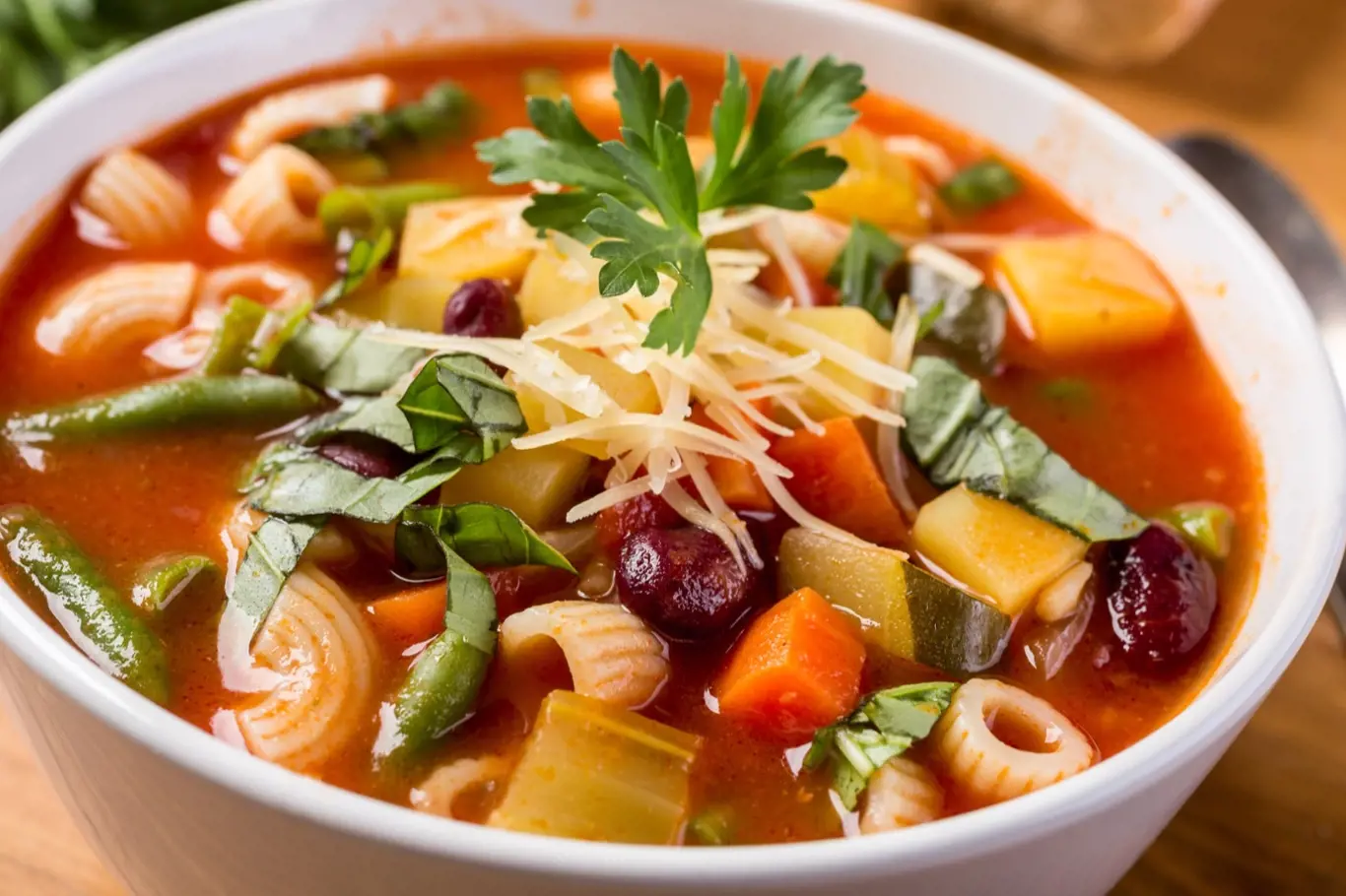 Připravte si italskou zeleninovou polévku minestrone.