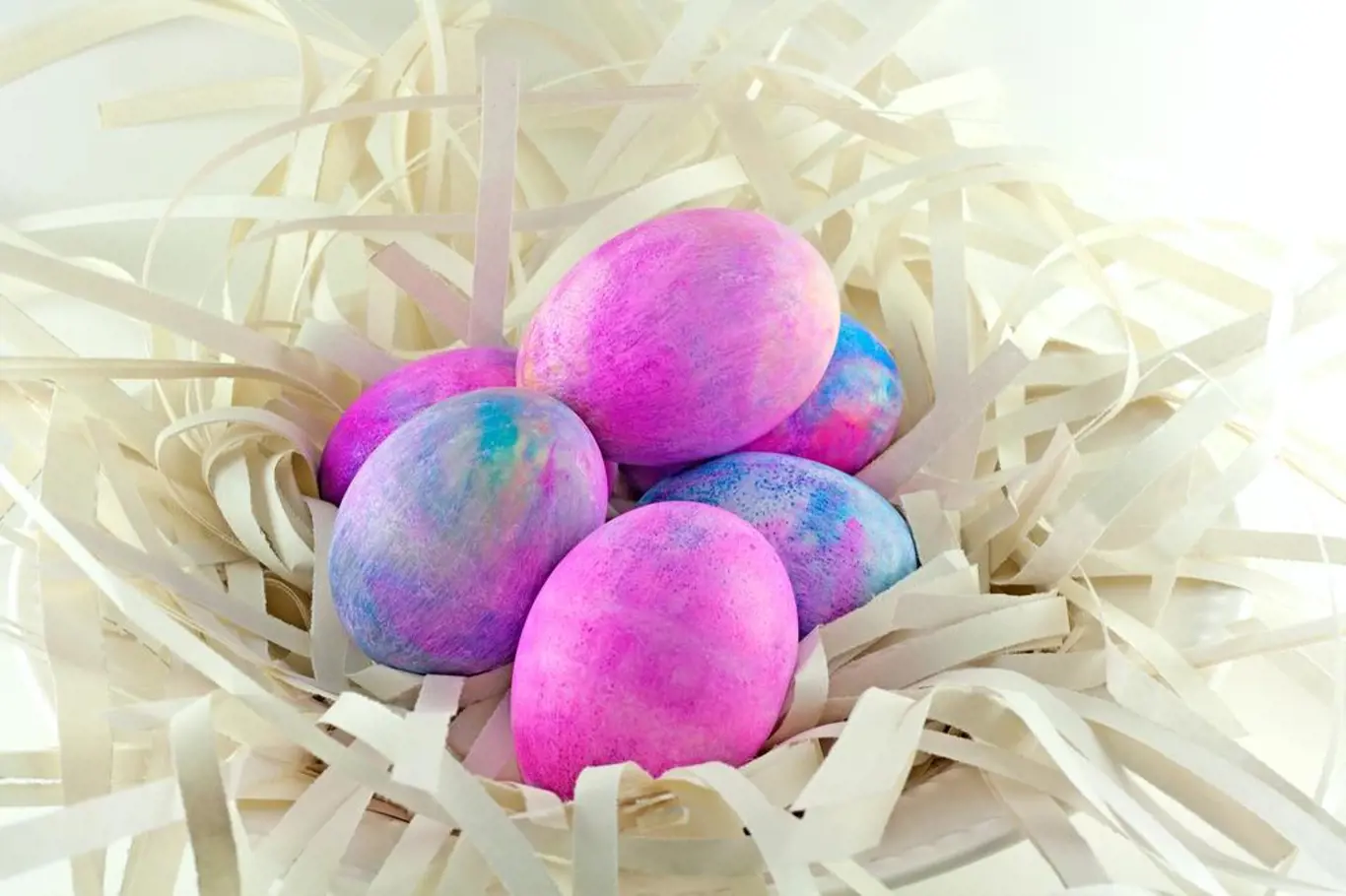 Vajíčka barvená s pomocí pěny na holení a potravinářského barviva
