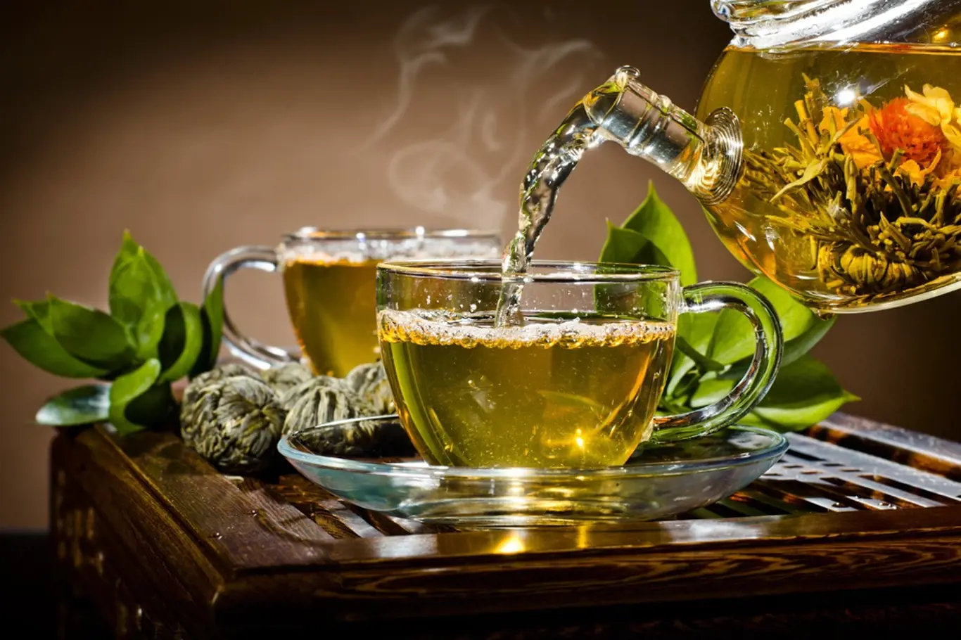 Příprava zeleného čaje.