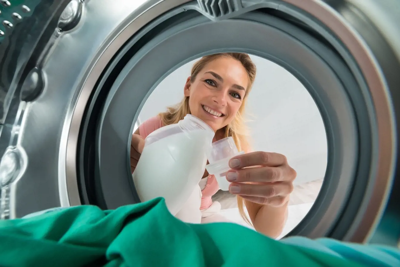 žena pračka praní