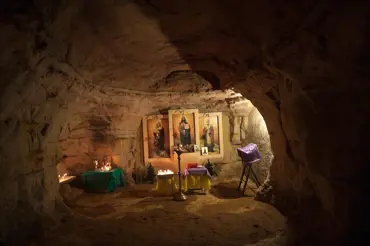 Této nebezpečné ruské jeskyni přezdívají „mlýnek na maso“. Vědci se do ní děsí vstoupit