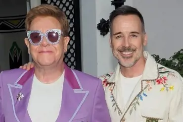 Jak bydlí Elton John:Dům plný barev, umění a luxusu je výstřední jako zpěvák sám