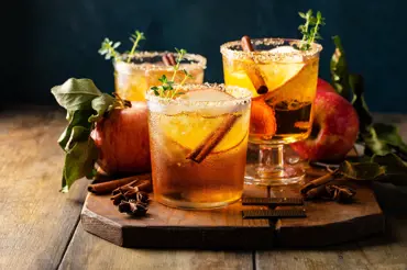 Podzim ve sklenici: Znáte Pumpkin Spice Martini? 5 neodolatelných koktejlů, které zvládnete namíchat doma