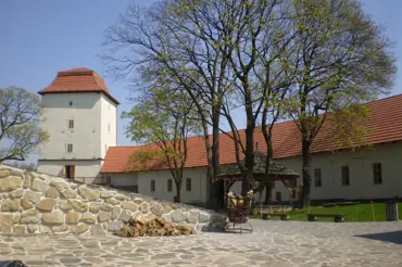 Nejznámější Ostravská památka na pokraji tragédie: Slezskoostravský hrad se propadl 16 metrů do země