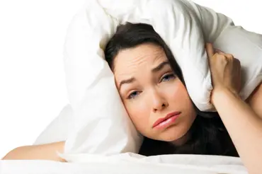 Jak dobře spát i v horku? 6 triků proti letní nespavosti