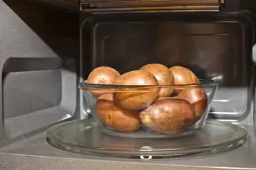Jak uvařit brambory v mikrovlnce?