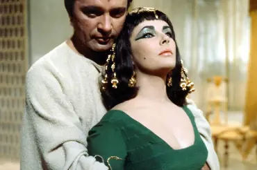 Podívejte se, jak by vypadala Kleopatra dnes. Umělec zrekonstruoval její tvář. Připadá vám krásná?