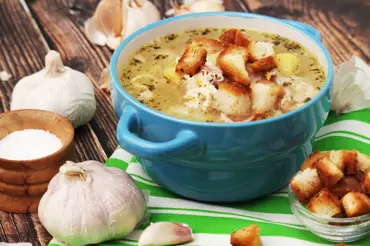 Oukrop: Skvělá česneková polévka našich předků dávala sílu a zdraví. Zkuste ho