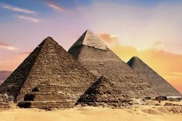 Vědci objevili v Cheopsově pyramidě dvoje tajné dveře. Až je otevřou, očekávají nález století