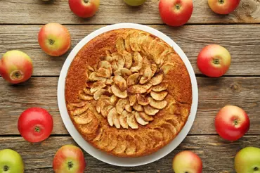 Vynikající nepečený jablečný dort: Takto jednoduše ho připravovaly naše babičky