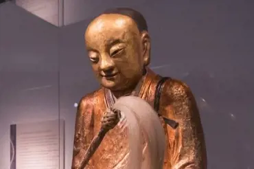 CT sken objevil v soše Buddhy mumii mnicha. V tělní dutině měl záhadný vzkaz