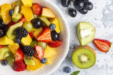 Po kterém ovoci se nejvíce tloustne a kterým se můžete s klidem cpát denně? Jsou v nich velké rozdíly
