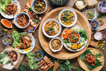 Gastro cestování Thajskem: Ochutnávejte podle průvodce nejlepší jídla. Polévky s kokosovým mlékem vedou