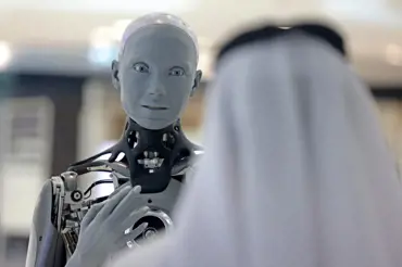 Nejvyspělejší robot na světě dostal otázku, kde bude lidstvo za sto let. Odpověď je velmi optimistická