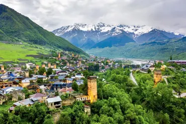 Gruzie je krajina majestátních hor i UNESCO památek a vína