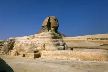 Vědci přišli se revoluční teorií o vzniku Sfingy v Gíze. Nevytvořili ji lidé, útvar je mnohem starší