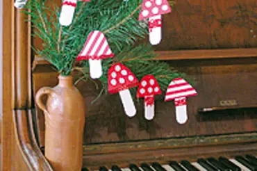 Malované muchomůrky, vánoční dekorace v retro stylu