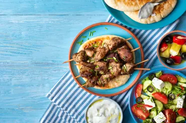 Nejlepší jídla řecké kuchyně: Inspirujte se zdravými saláty a vůní pečeného jehněčího a králíka