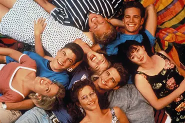 KVÍZ: Pamatujete na seriál Beverly Hills 90210? Zavzpomínejte na devadesátky