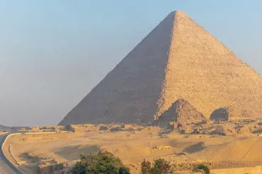 V Cheopsově pyramidě našli tajnou místnost. Může objasnit tajemství jejího zrodu