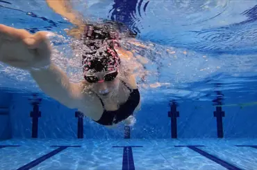 Video: Naučte se správně plavecký způsob kraul