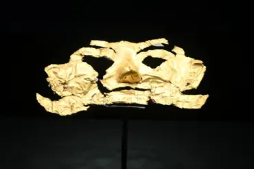 V obětních jamách byl nalezen obří poklad: Nejcennější je tajemná zlatá maska
