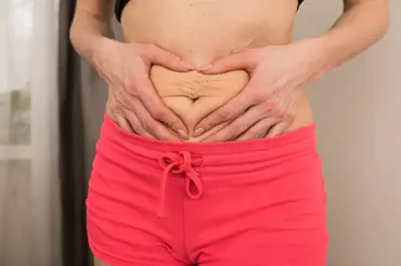 Jak zhubnu povolené břicho, které zůstalo po porodu? Při kojení je to nebezpečné