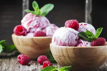 Pochutnejte si na zdravé zmrzlině z domácího zmrzlinovače