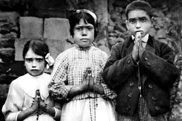 Předpověděla Panna Maria ve Fátimě konec světa? Svědectví tří dětí dodnes děsí