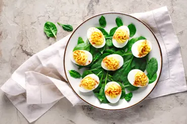 Co s vařenými vejci po Velikonocích? Zapomeňte na pomazánky a zkuste recept, který znali už staří Římané