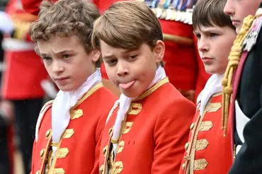Může za rozkol prince Harryho a prince Williama malý rošťák George?