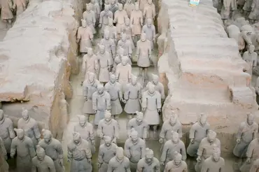 Vědci otevřeli hrobku prvního čínského císaře a ztichli hrůzou. Dál už si netroufli udělat ani krok