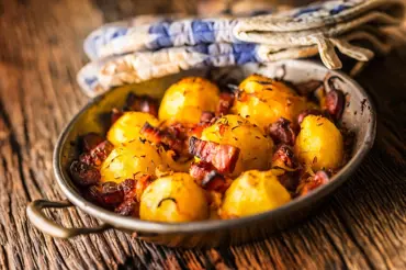 Zlaté pravidlo Jamieho Olivera, díky kterému budou pečené brambory vždy dozlatova a extra křupavé