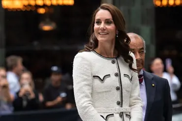 Kate Middleton oslnila královským kompletem, pro šaty 2v1 má dlouhodobou slabost