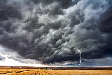 Jak nás příroda varuje před bouřkou, vichřicí či zemětřesením? Naučte se rozeznávat signály