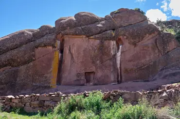 Podívejte na tyto obří dveře, největší záhadu starých Inků: Vedou do skály a nedávají žádný smysl
