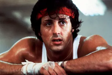 Trpký osud Sylvestera Stallonea: Šikana kvůli ochrnuté tváři, první role ve filmu pro dospělé i smrt syna