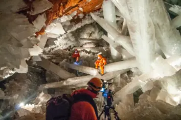 Vědec se dostal do skvostné jeskyně smrtících krystalů a natočil video. Uvnitř se umírá za pár minut