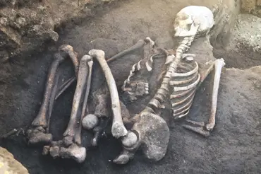 Archeologové objevili kostru obřího starověkého člověka. Výsledky výzkumu tají
