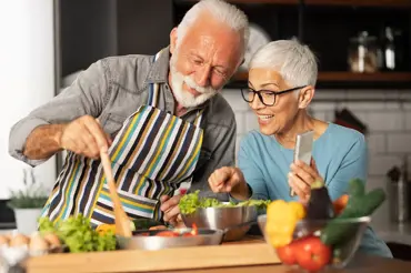 Předčasné demenci se dá předcházet kvalitní snídaní: Toto jsou tři základní suroviny pro přípravu