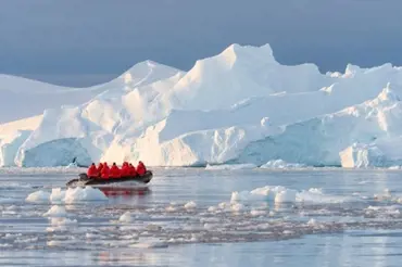 Vědci Antarktidě objevili podezřelý jev. Neznámý zdroj energie taví zespodu led