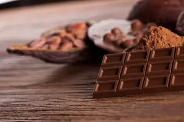 Čokoláda výrazně snižuje tlak a odbourává cholesterol. Musíte ale jíst určitý druh a konkrétní množství