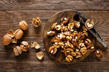 Ořechy: staré zapomenuté triky, jak je  loupat, uchovat a zpracovat