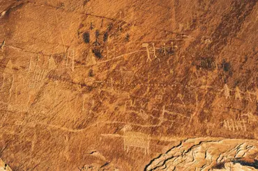 Vědci našli 30 tisíc let staré písmo pravěkých lidí. Objev přepisuje dějiny