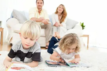 Rodiny s dětmi čekají daňové slevy i vyšší rodičovská