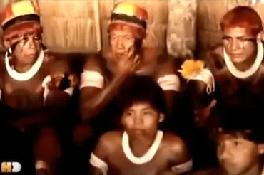 VIDEO K ZAMYŠLENÍ: Jak reagují amazonští indiáni na výdobytky naší civilizace?