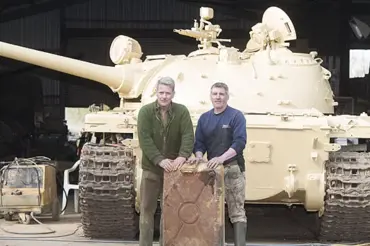 Nadšenec koupil tank z války v Perském zálivu. V nádrži našel zlato v přepočtu za 50 milionů Kč