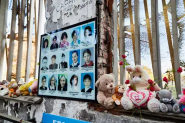 Masakr v Beslanu v první školní den: Za politické rozepře zaplatily nevinné děti