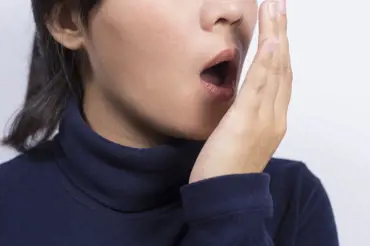 Přírodní metody, jak řešit zápach z úst