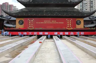Číňané přesunuli buddhistický chrám. Třicet metrů urazil za dva týdny